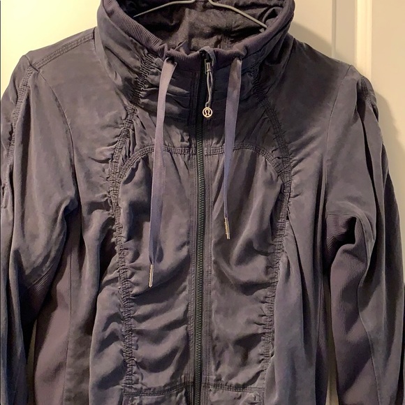 Reversible Lululemon zip up light jacket - Picture 6 of 9